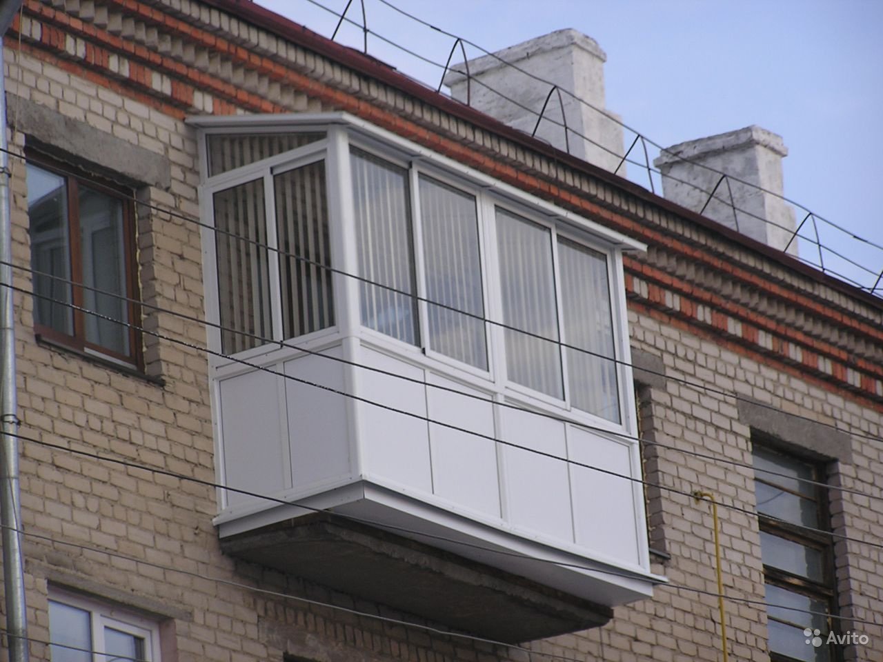 застеклить балкон с крышей цены