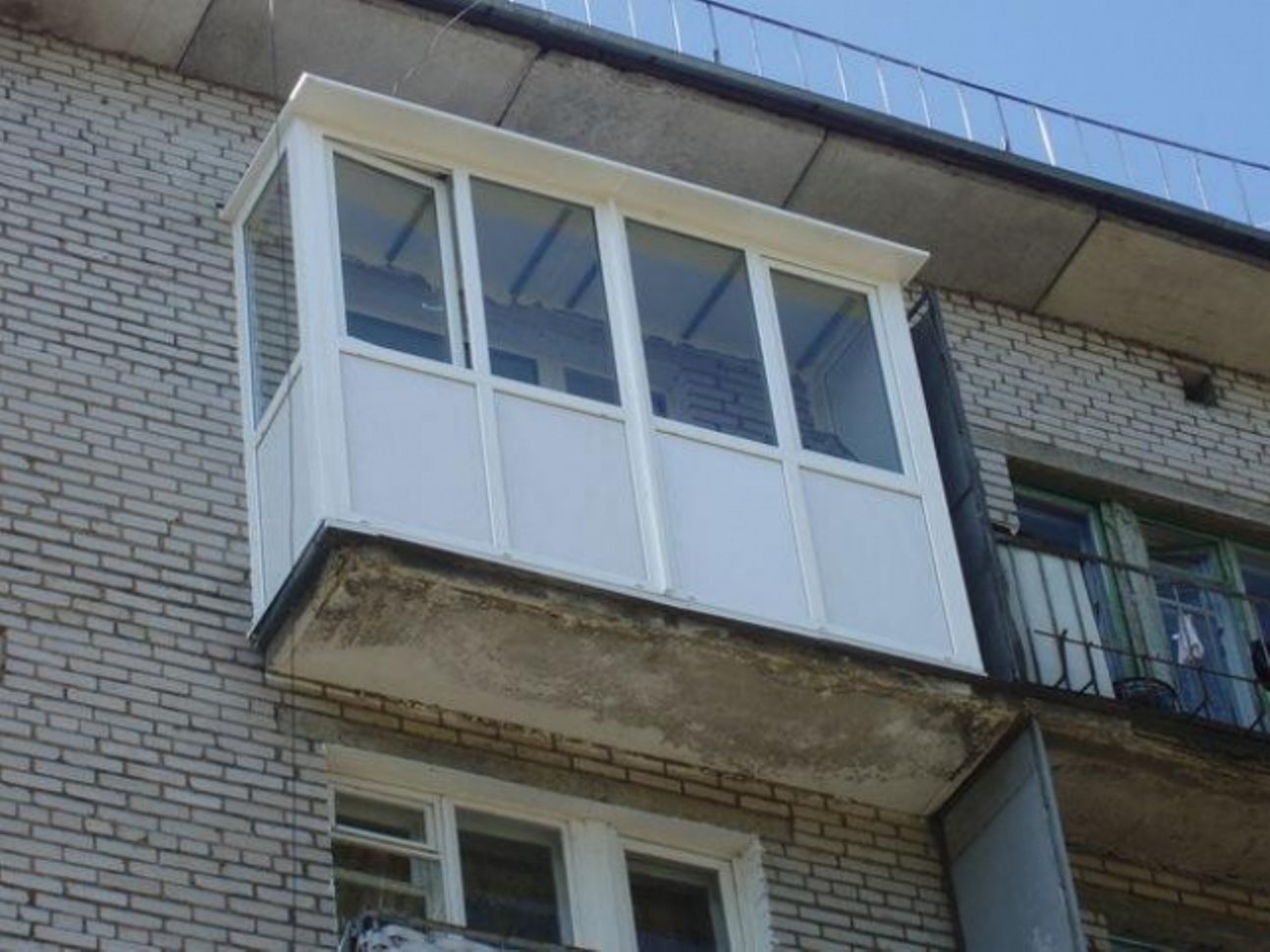 застеклить балкон с крышей цены в спб